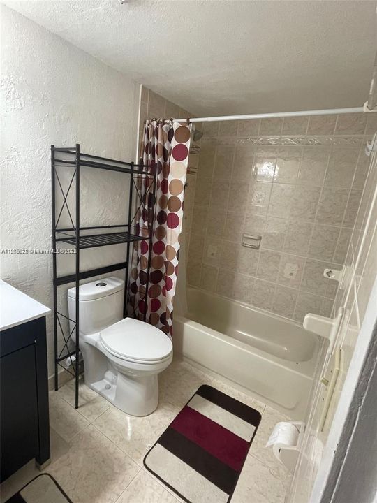 合同活跃: $2,600 (2 贝兹, 2 浴室, 981 平方英尺)