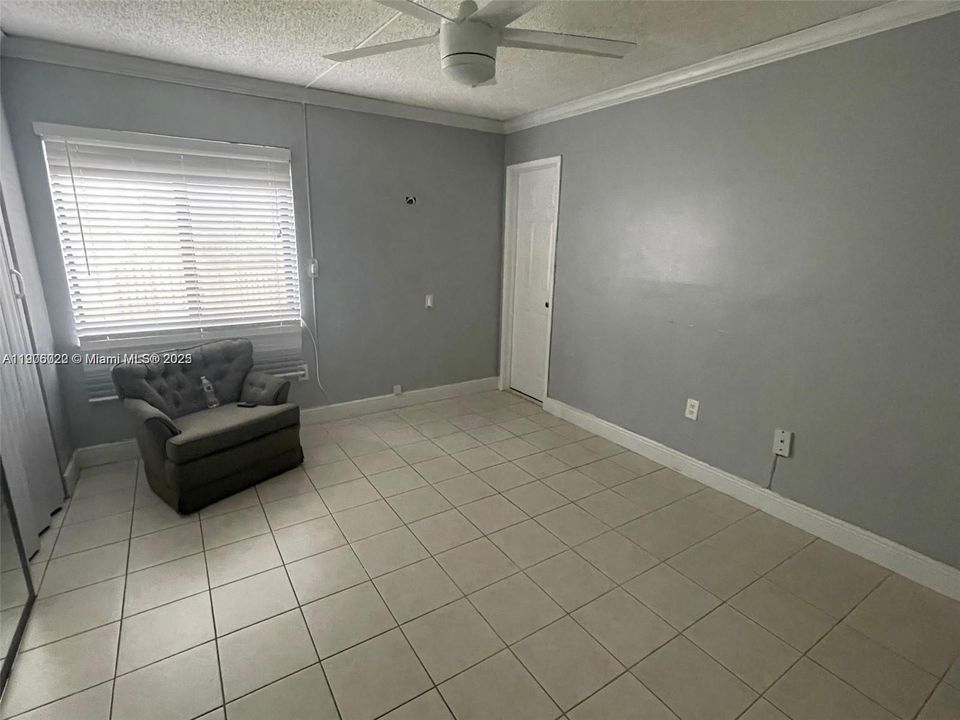 合同活跃: $2,600 (2 贝兹, 2 浴室, 981 平方英尺)