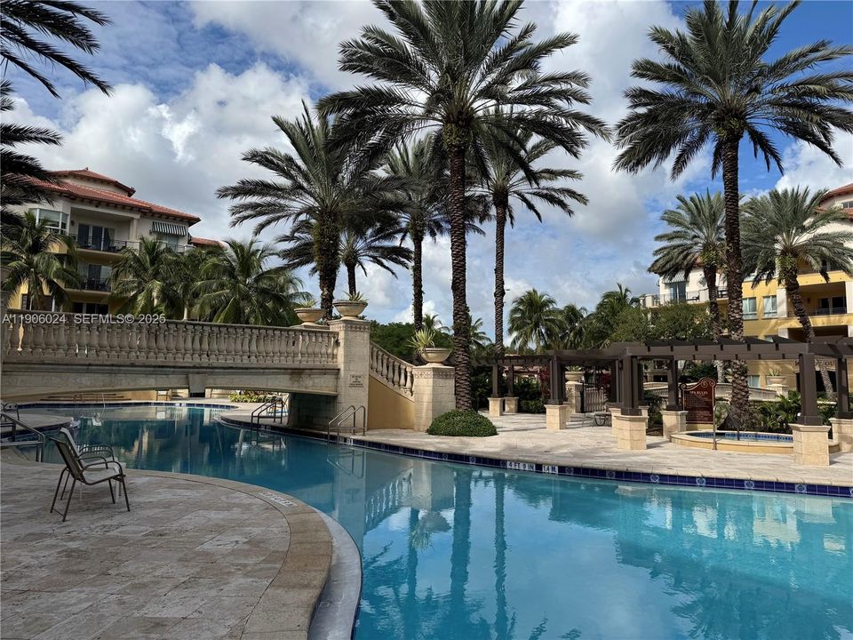 For Sale: $525,000 (2 beds, 2 baths, 1289 Square Feet)