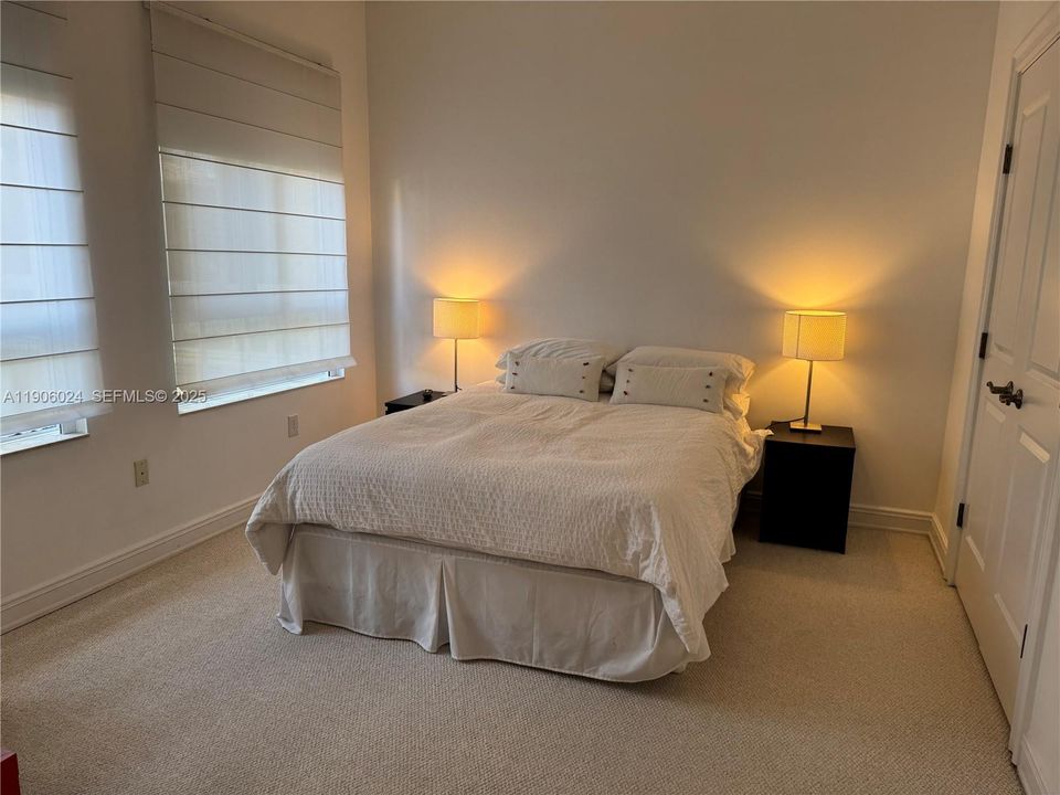 For Sale: $525,000 (2 beds, 2 baths, 1289 Square Feet)