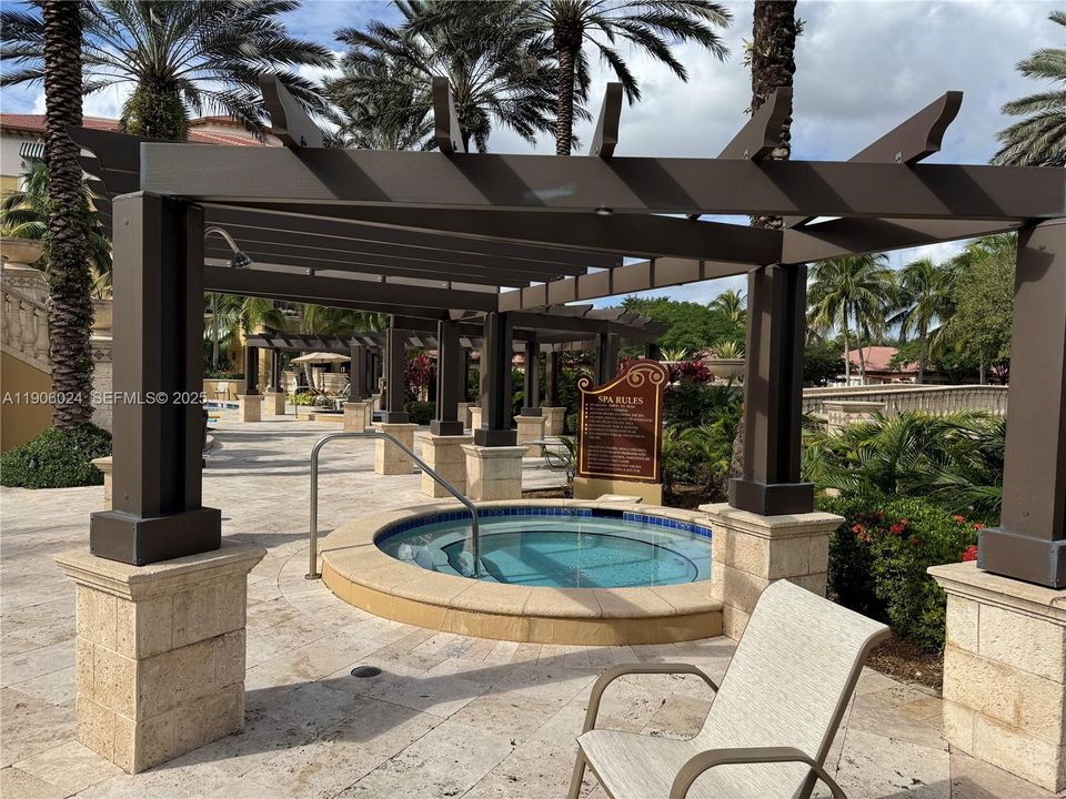 For Sale: $525,000 (2 beds, 2 baths, 1289 Square Feet)