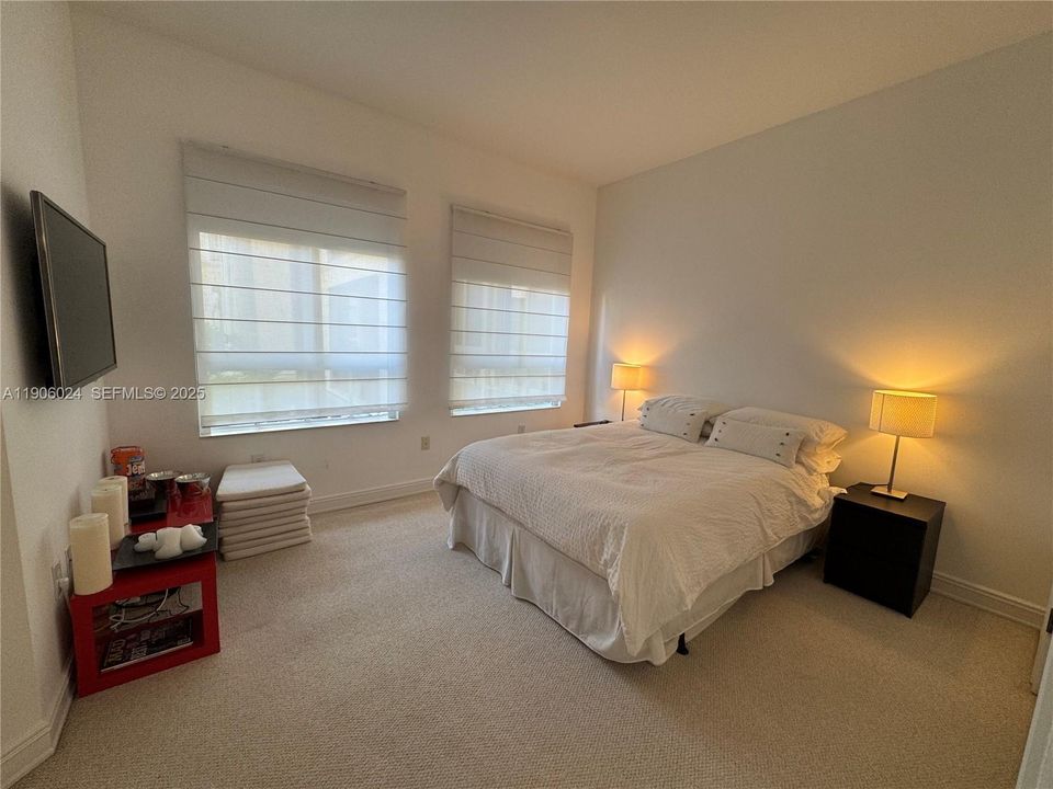 For Sale: $525,000 (2 beds, 2 baths, 1289 Square Feet)