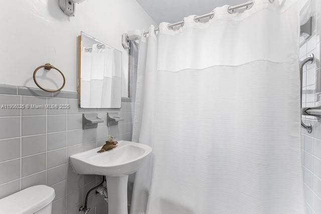 最近售出: $395,000 (3 贝兹, 1 浴室, 1021 平方英尺)