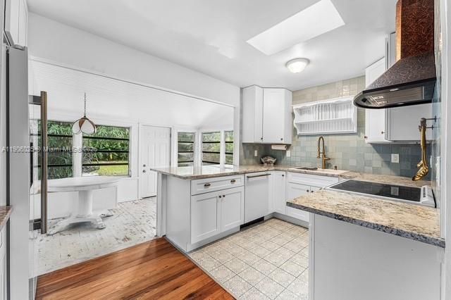 最近售出: $395,000 (3 贝兹, 1 浴室, 1021 平方英尺)