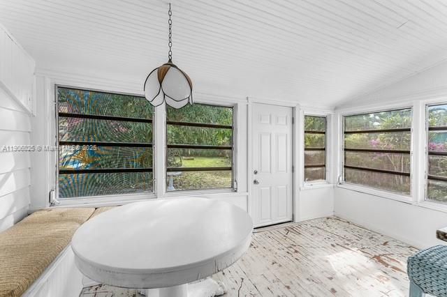 最近售出: $395,000 (3 贝兹, 1 浴室, 1021 平方英尺)