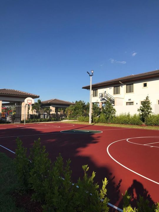 For Rent: $2,750 (2 beds, 2 baths, 1205 Square Feet)