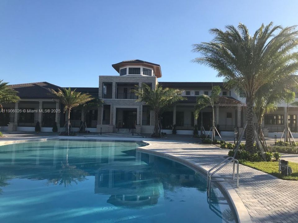 For Rent: $2,750 (2 beds, 2 baths, 1205 Square Feet)