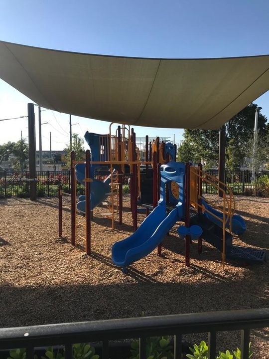 For Rent: $2,750 (2 beds, 2 baths, 1205 Square Feet)