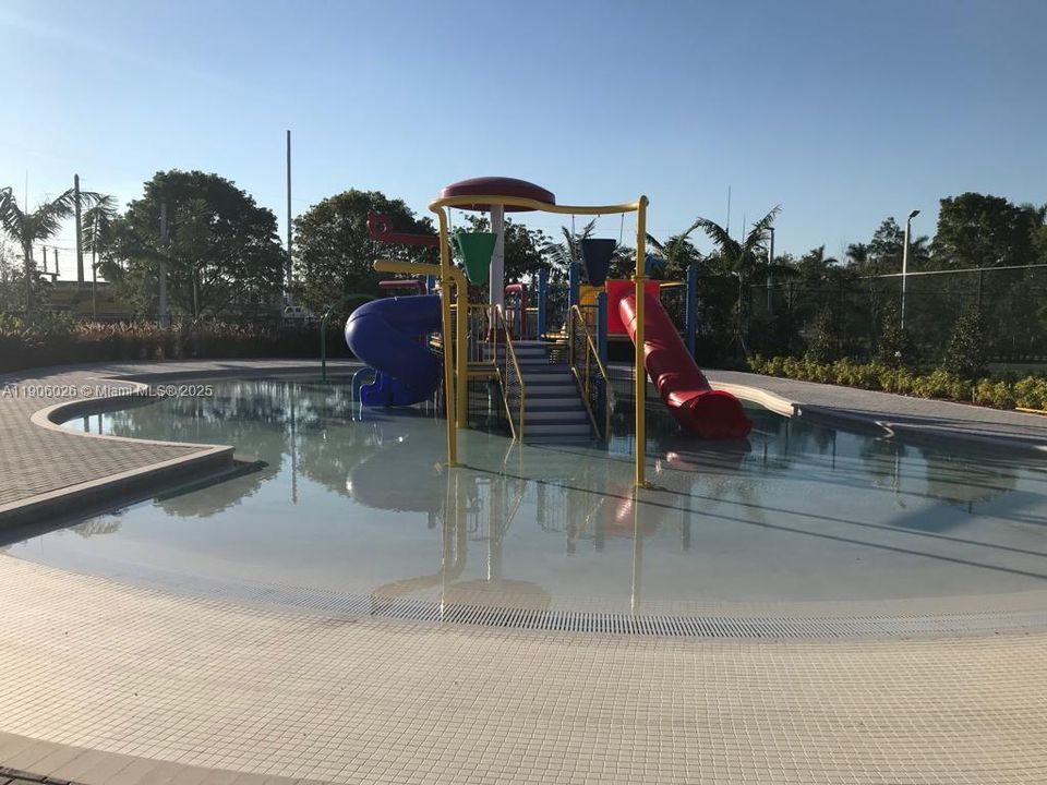 For Rent: $2,750 (2 beds, 2 baths, 1205 Square Feet)