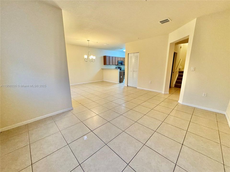 For Rent: $2,750 (2 beds, 2 baths, 1205 Square Feet)