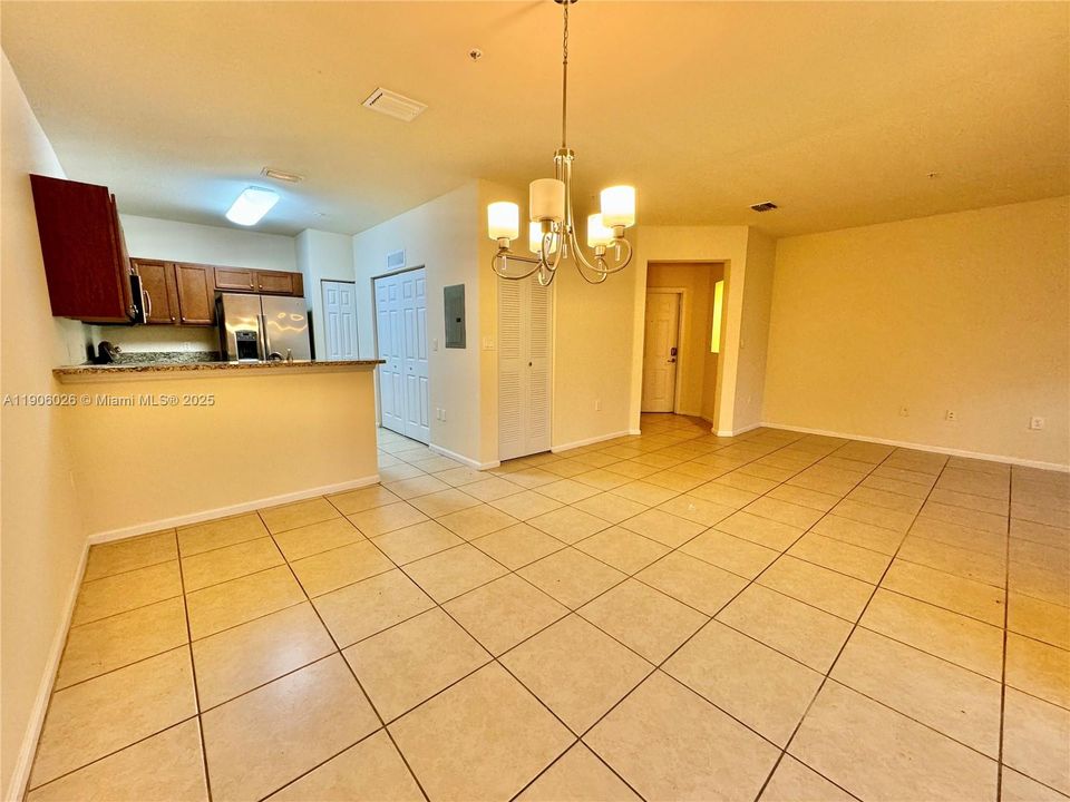 For Rent: $2,750 (2 beds, 2 baths, 1205 Square Feet)