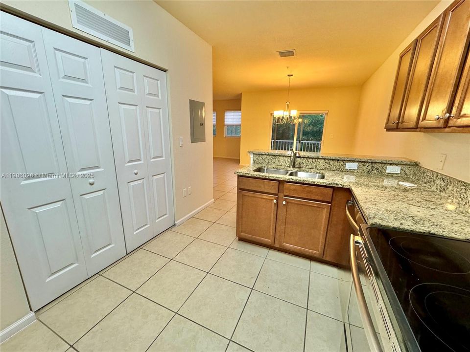 For Rent: $2,750 (2 beds, 2 baths, 1205 Square Feet)