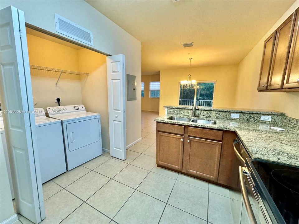 For Rent: $2,750 (2 beds, 2 baths, 1205 Square Feet)
