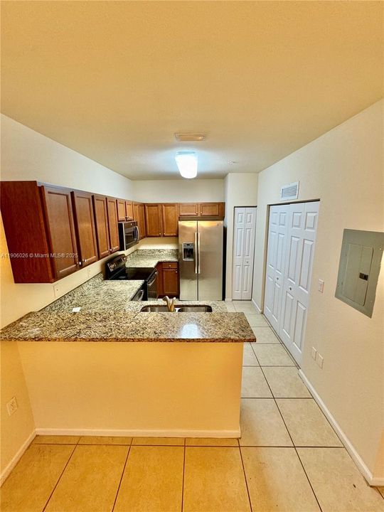 For Rent: $2,750 (2 beds, 2 baths, 1205 Square Feet)