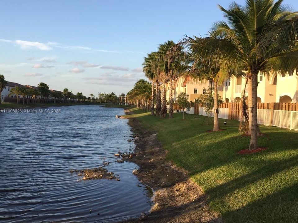 For Rent: $2,750 (2 beds, 2 baths, 1205 Square Feet)