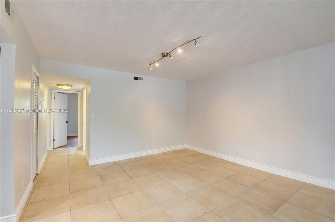 出租: $2,750 (2 贝兹, 2 浴室, 1267 平方英尺)