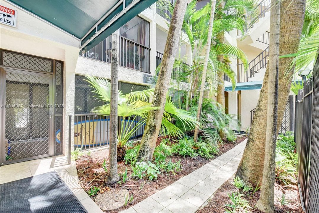 出租: $2,750 (2 贝兹, 2 浴室, 1267 平方英尺)