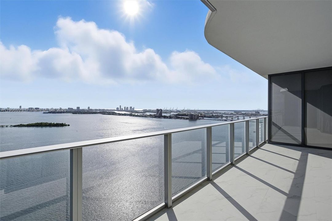 出租: $9,300 (2 贝兹, 3 浴室, 1523 平方英尺)