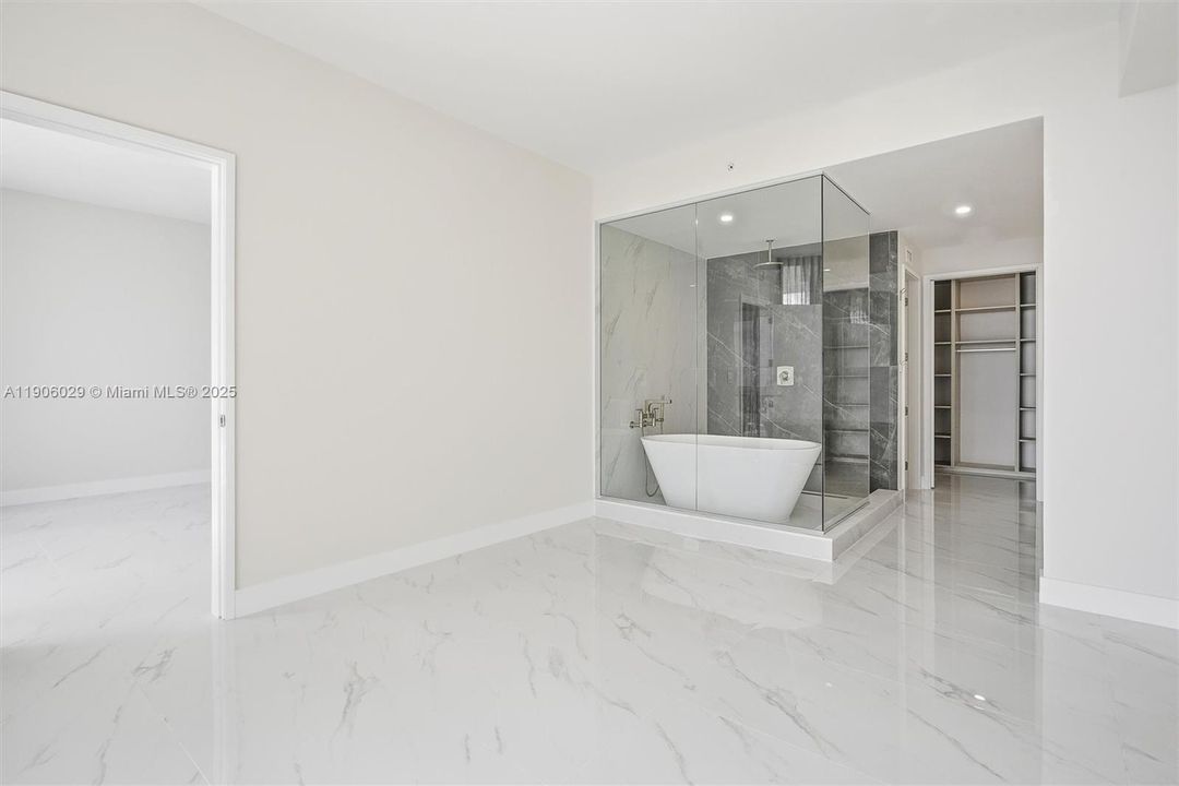 出租: $9,300 (2 贝兹, 3 浴室, 1523 平方英尺)