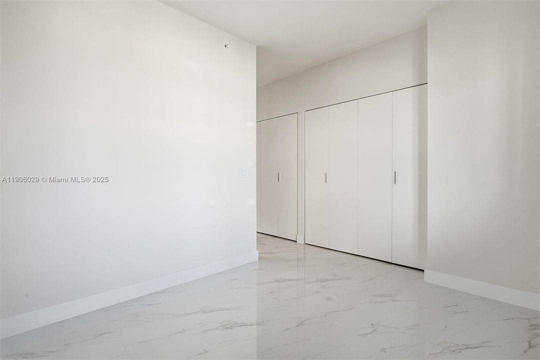 出租: $9,300 (2 贝兹, 3 浴室, 1523 平方英尺)