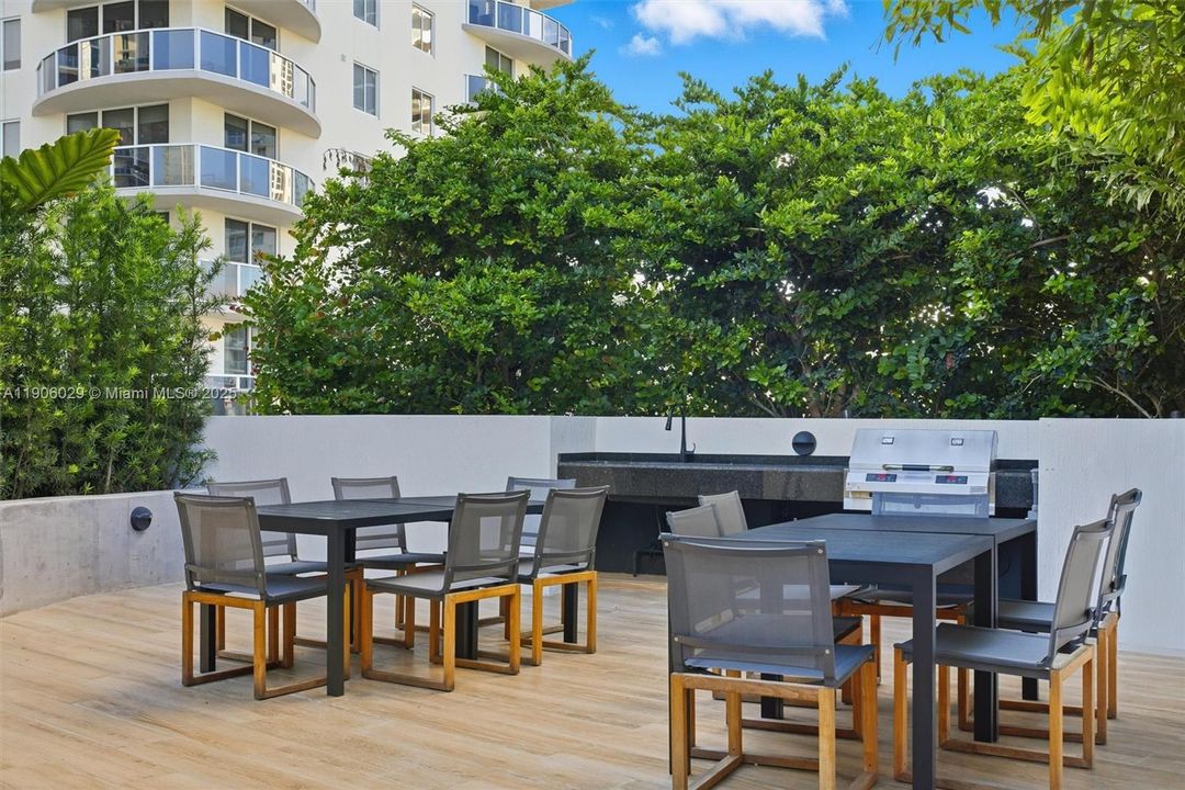 出租: $9,300 (2 贝兹, 3 浴室, 1523 平方英尺)