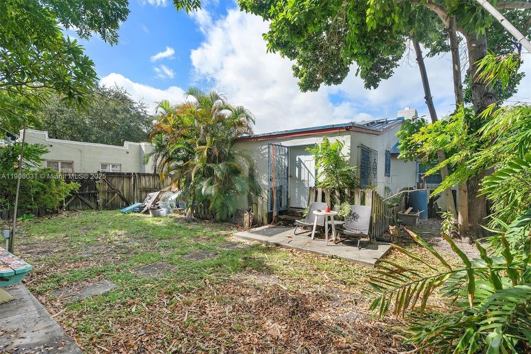 For Sale: $699,000 (3 beds, 2 baths, 1308 Square Feet)