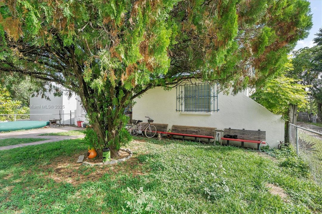 For Sale: $699,000 (3 beds, 2 baths, 1308 Square Feet)