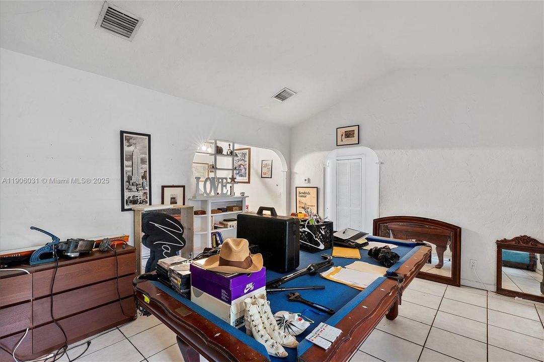 For Sale: $699,000 (3 beds, 2 baths, 1308 Square Feet)