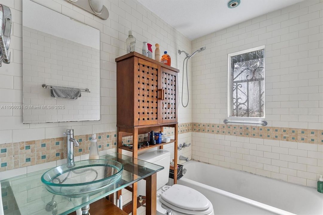 For Sale: $699,000 (3 beds, 2 baths, 1308 Square Feet)