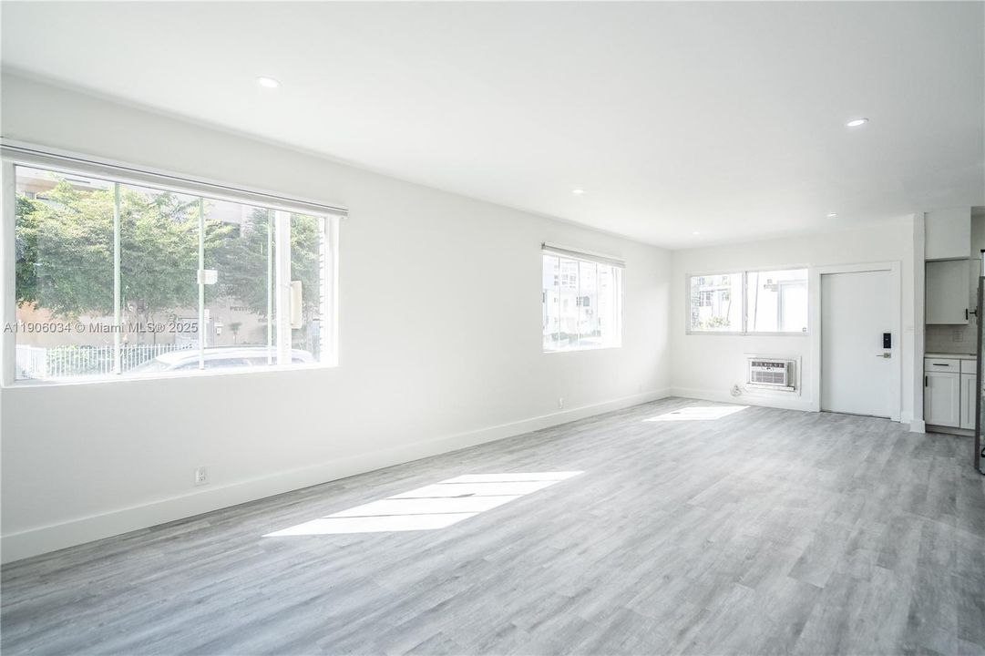 Recently Rented: $1,875 (1 beds, 1 baths, 990 Square Feet)