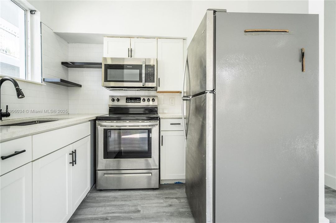 Recently Rented: $1,875 (1 beds, 1 baths, 990 Square Feet)
