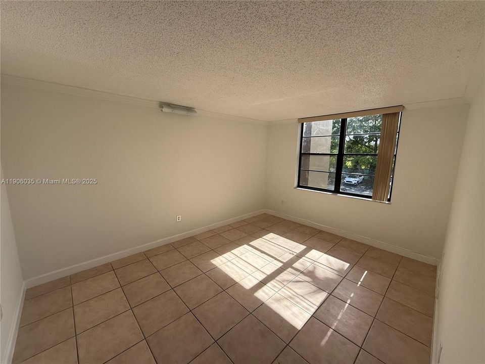 出租: $2,350 (2 贝兹, 2 浴室, 927 平方英尺)