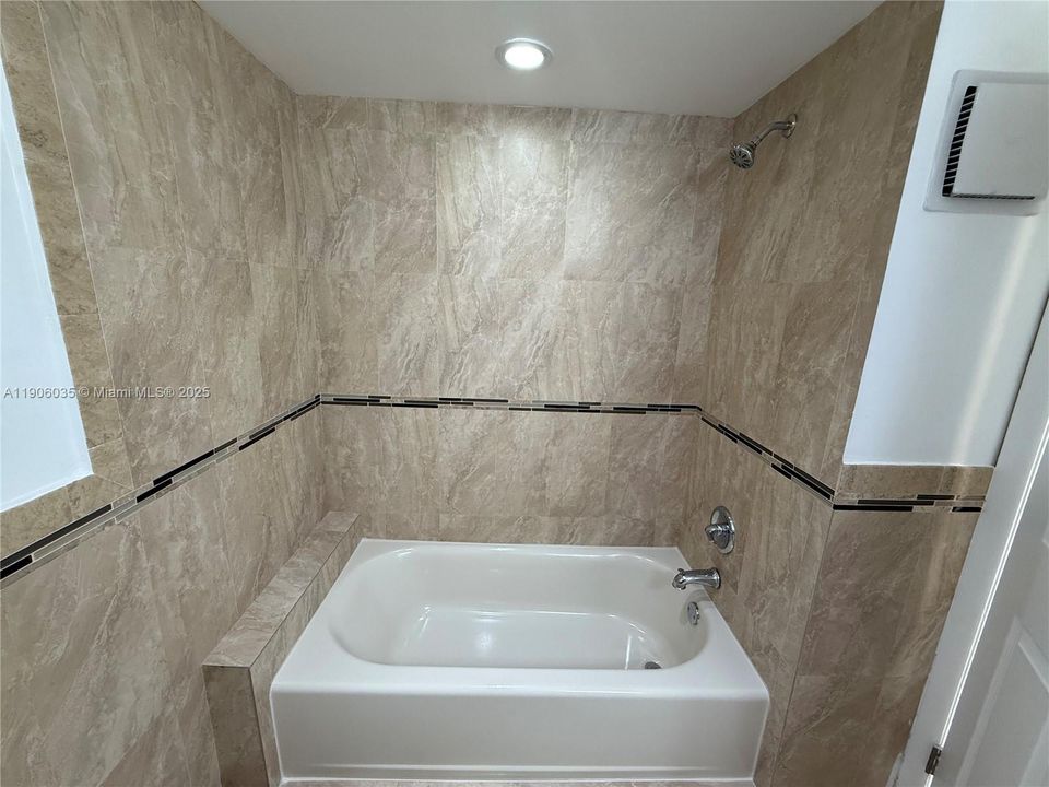 出租: $2,350 (2 贝兹, 2 浴室, 927 平方英尺)