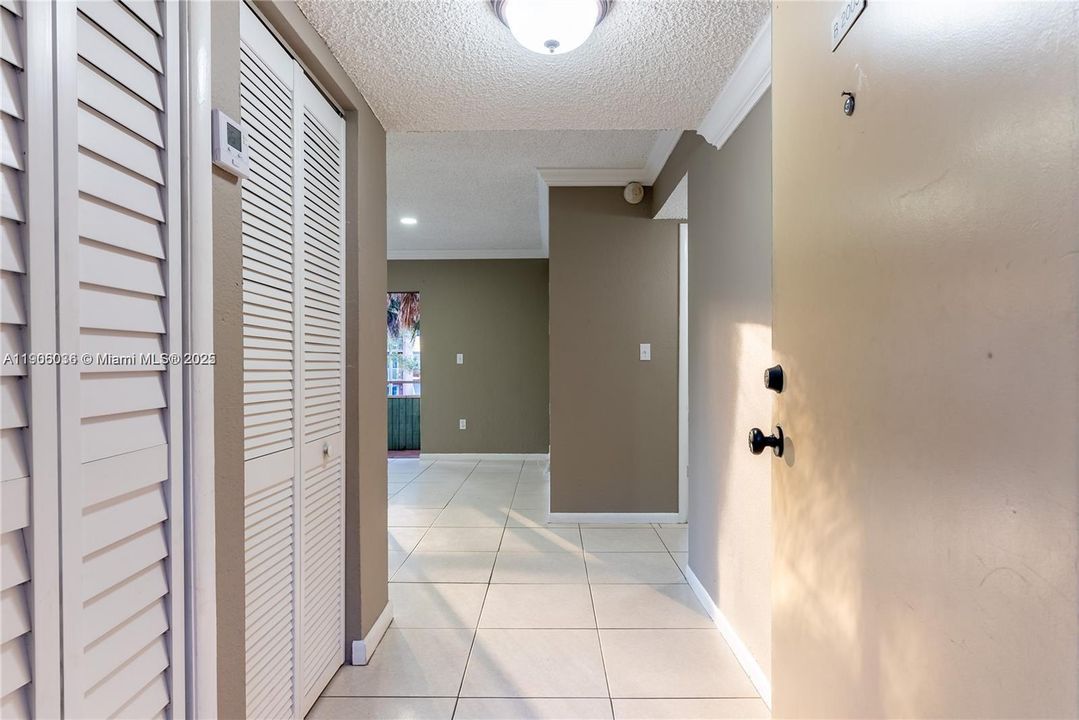 Activo con contrato: $215,000 (1 camas, 1 baños, 810 Pies cuadrados)