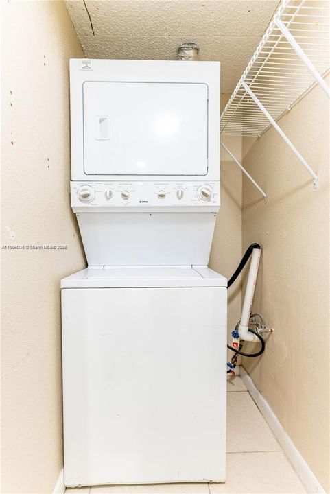 Activo con contrato: $215,000 (1 camas, 1 baños, 810 Pies cuadrados)