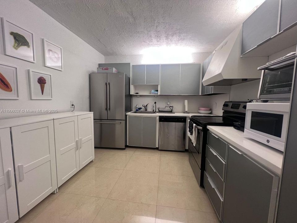 Recently Rented: $1,950 (1 beds, 1 baths, 1066 Square Feet)