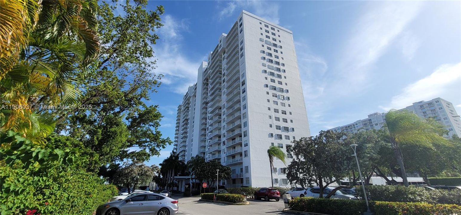 Recently Rented: $1,950 (1 beds, 1 baths, 1066 Square Feet)