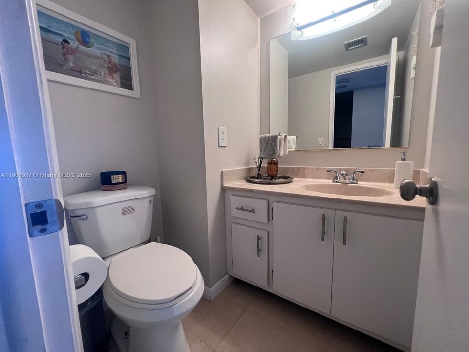 Recently Rented: $1,950 (1 beds, 1 baths, 1066 Square Feet)