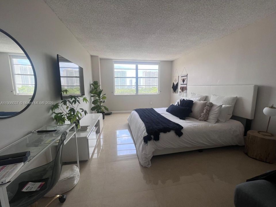 Recently Rented: $1,950 (1 beds, 1 baths, 1066 Square Feet)