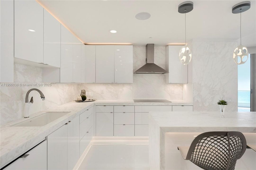 For Rent: $32,000 (3 beds, 3 baths, 2959 Square Feet)