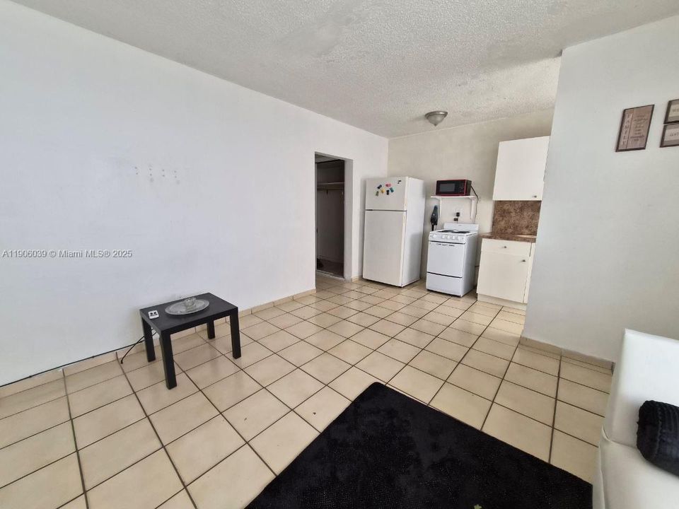 合同活跃: $689,000 (0 贝兹, 0 浴室, 1955 平方英尺)