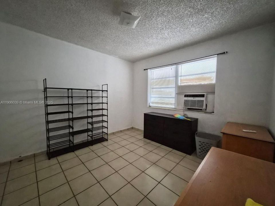 合同活跃: $689,000 (0 贝兹, 0 浴室, 1955 平方英尺)