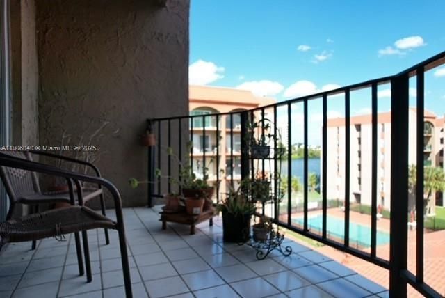 待售: $179,000 (1 贝兹, 1 浴室, 756 平方英尺)