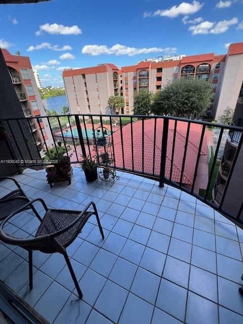 待售: $179,000 (1 贝兹, 1 浴室, 756 平方英尺)