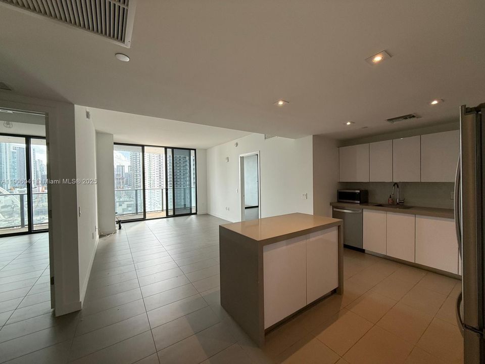 For Rent: $3,750 (2 beds, 2 baths, 878 Square Feet)