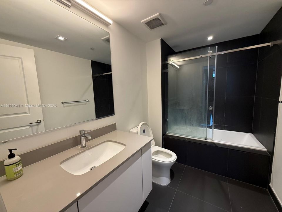 For Rent: $3,750 (2 beds, 2 baths, 878 Square Feet)