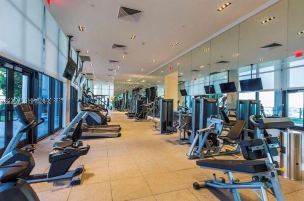 For Rent: $3,750 (2 beds, 2 baths, 878 Square Feet)