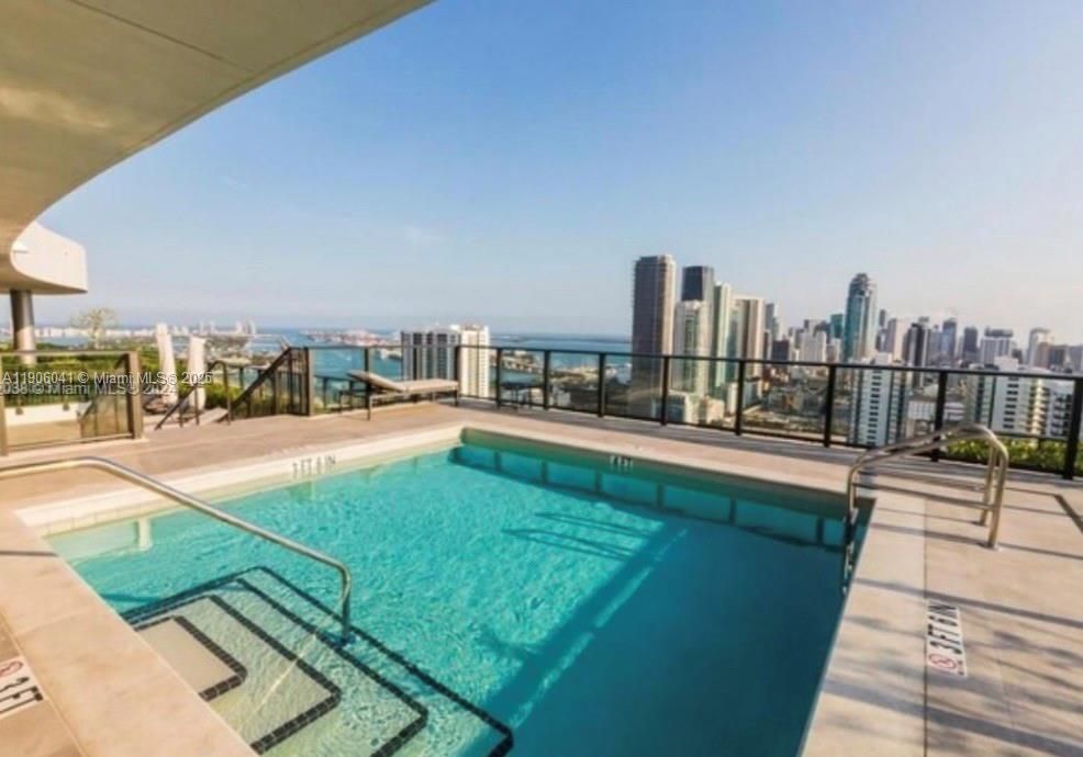 For Rent: $3,750 (2 beds, 2 baths, 878 Square Feet)