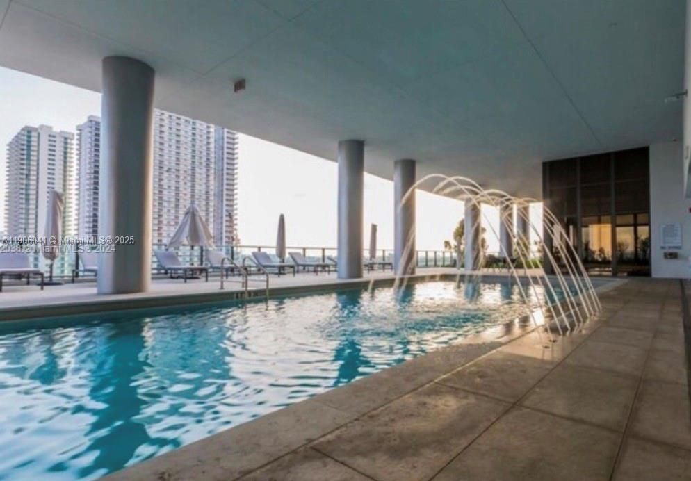 For Rent: $3,750 (2 beds, 2 baths, 878 Square Feet)