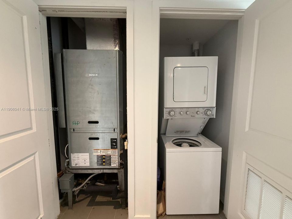 For Rent: $3,750 (2 beds, 2 baths, 878 Square Feet)